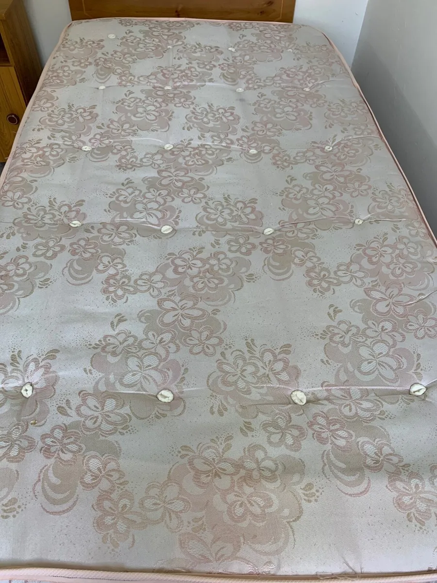 4 ft bed  - mattress and base - Image 2