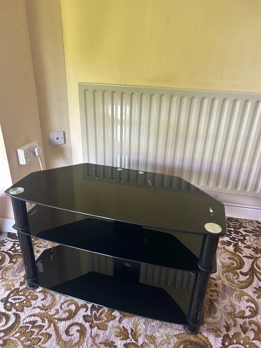TV stand - Image 1