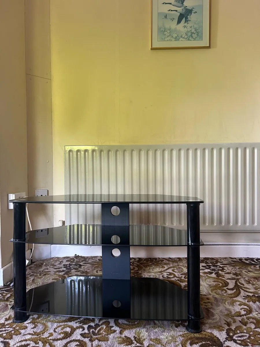 TV stand - Image 2
