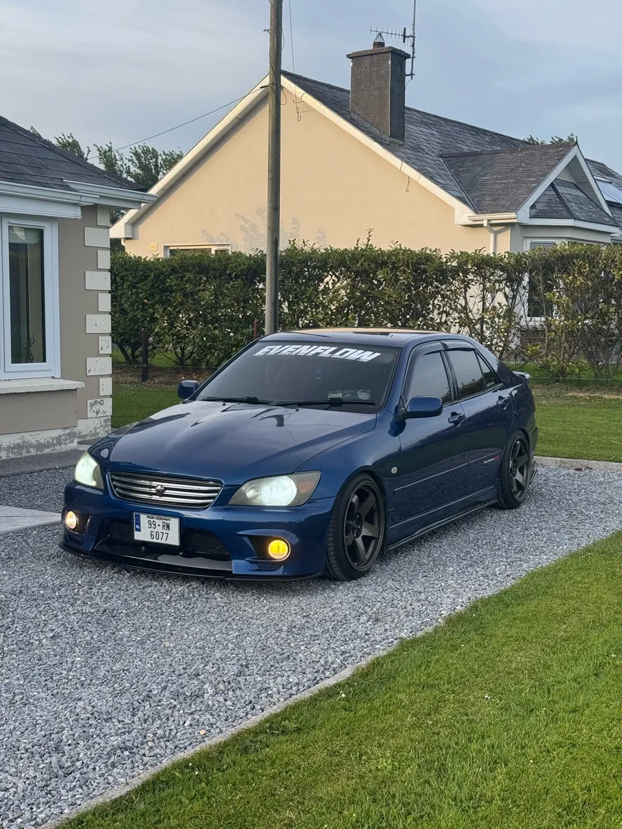 Toyota altezza - Image 1
