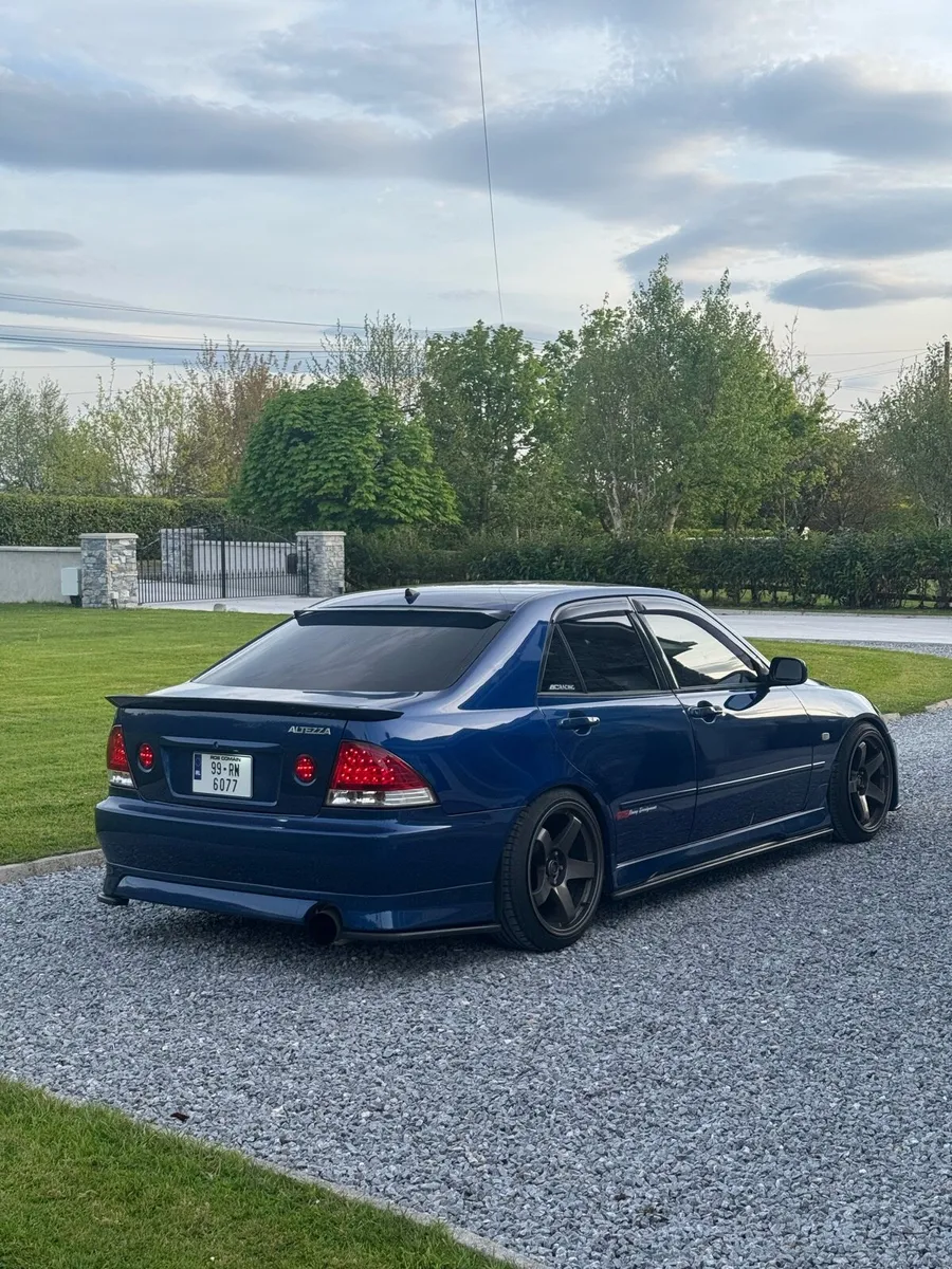 Toyota altezza - Image 2