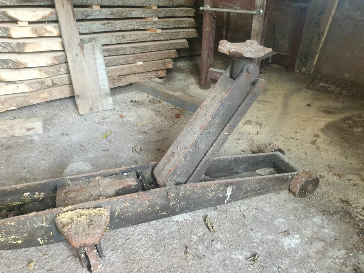 antique car floor jack - Image 1