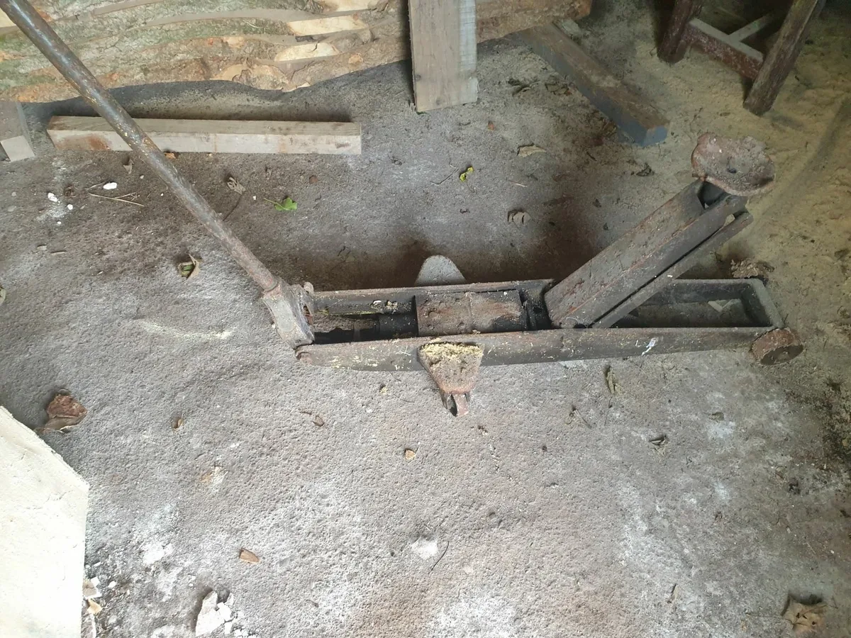 antique car floor jack - Image 2