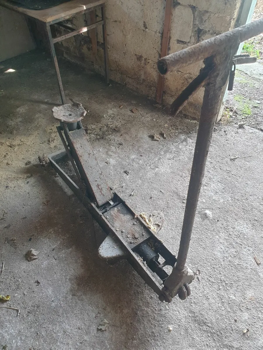 antique car floor jack - Image 3