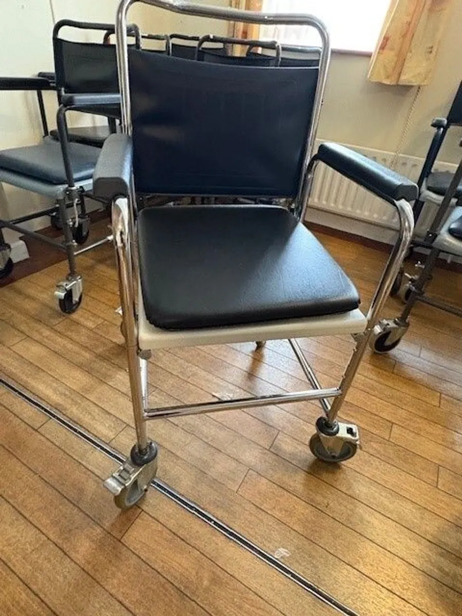 Commode - Image 1