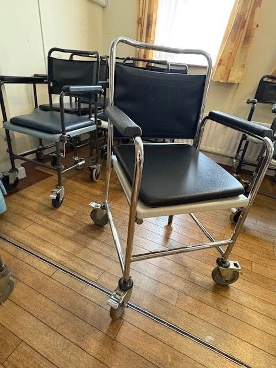 Commode - Image 2