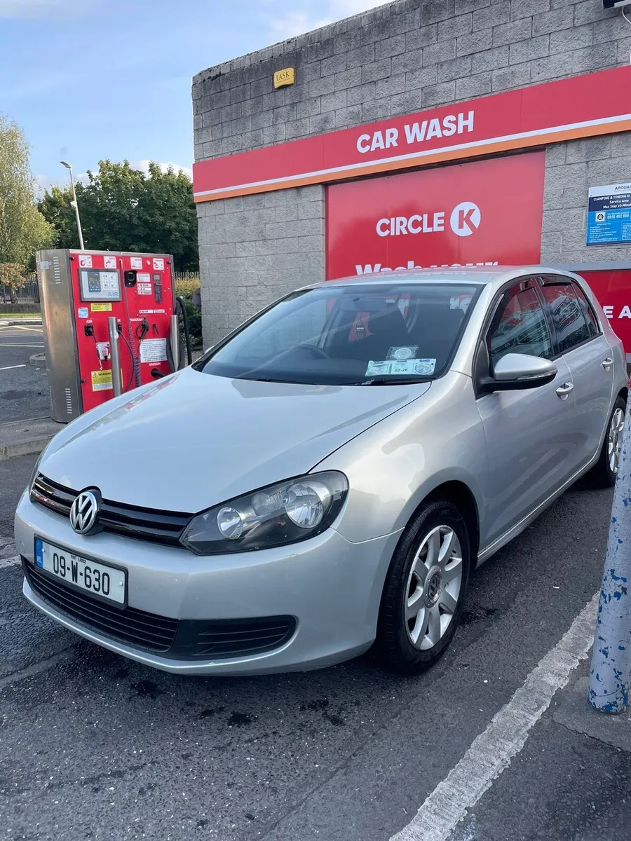 2009 Volkswagen Golf - Image 1