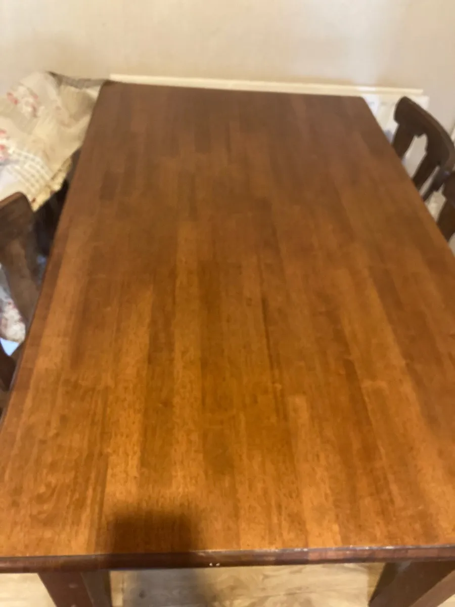 Kitchen table and chairs - Image 1