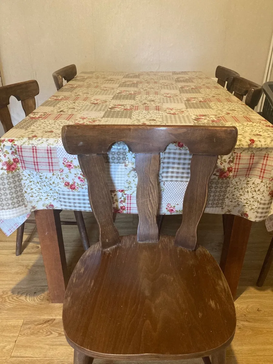 Kitchen table and chairs - Image 3