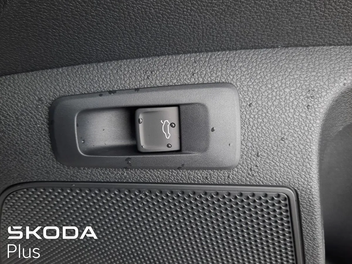 Skoda Karoq  electric Boot sportline 2.0tdi 115HP - Image 3