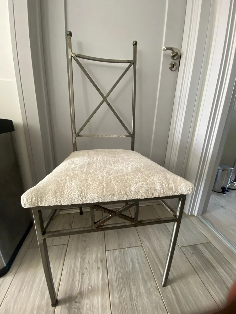 6 newly upholstered metal dining chairs - Image 4