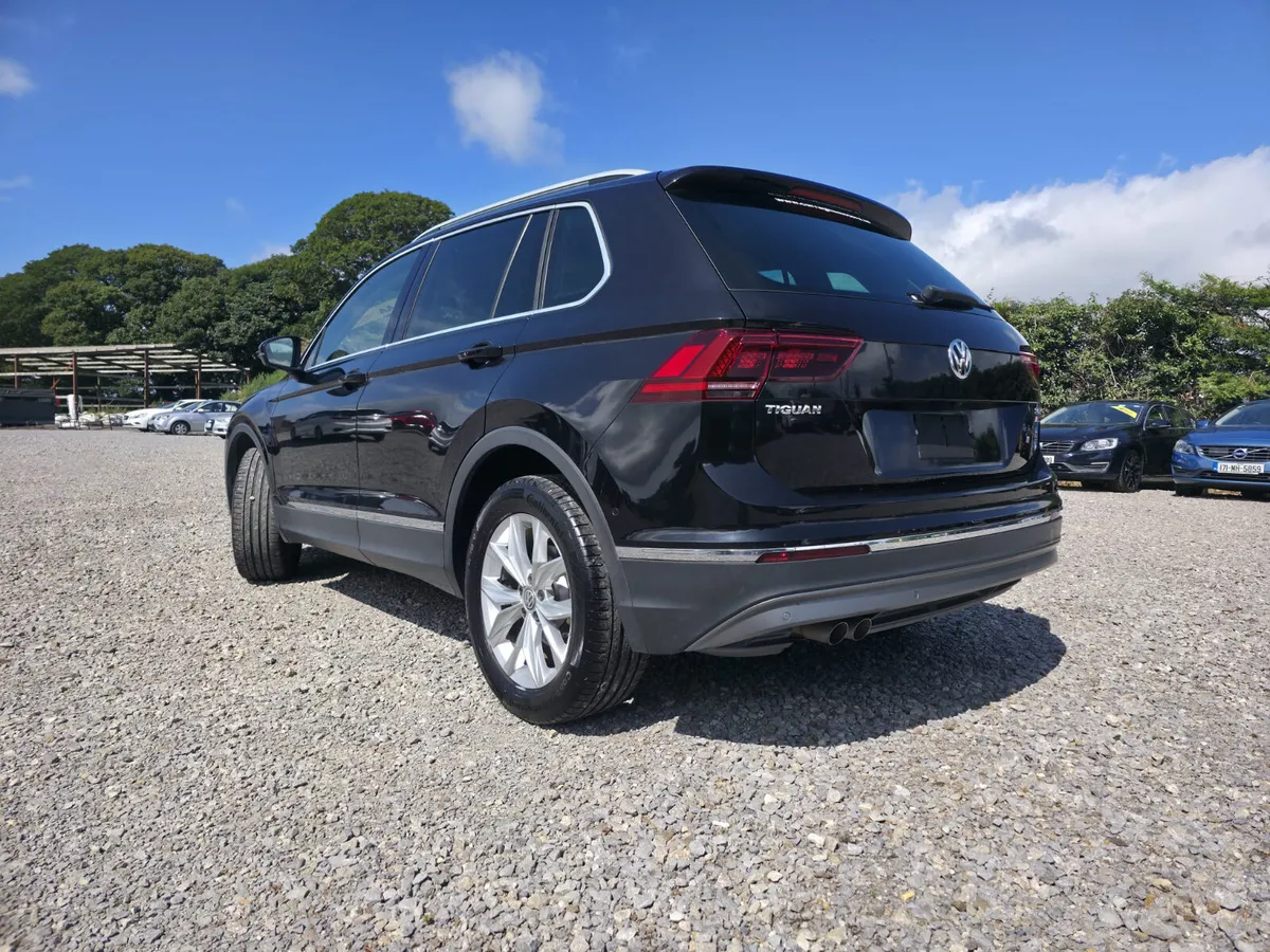 2018 Volkswagen Tiguan TDI 4Motion R-Line - Image 3