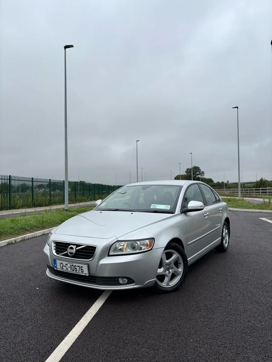 12 Volvo S40 D2 1.6 Diesel Service History - Image 2