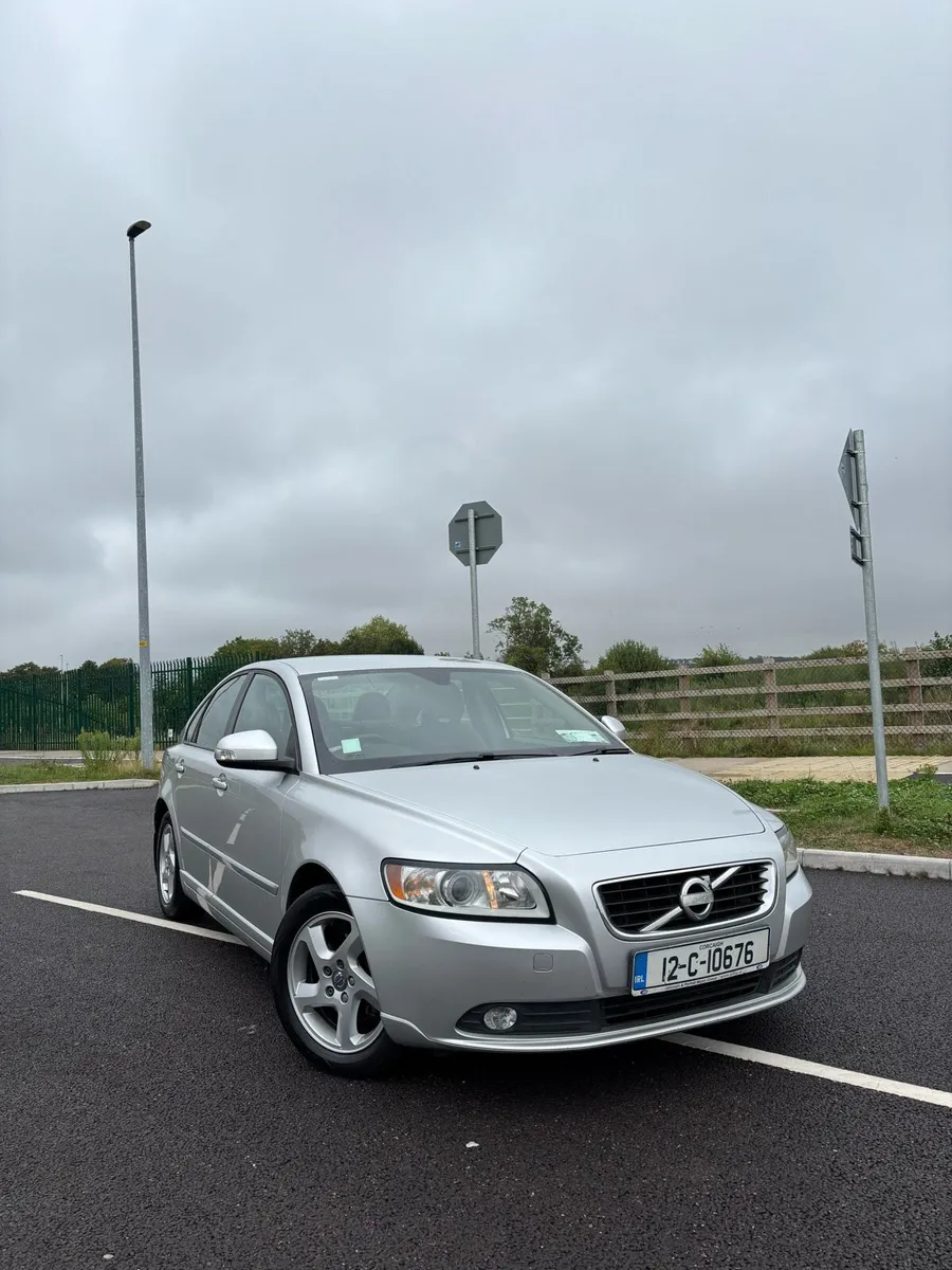 12 Volvo S40 D2 1.6 Diesel Service History - Image 3