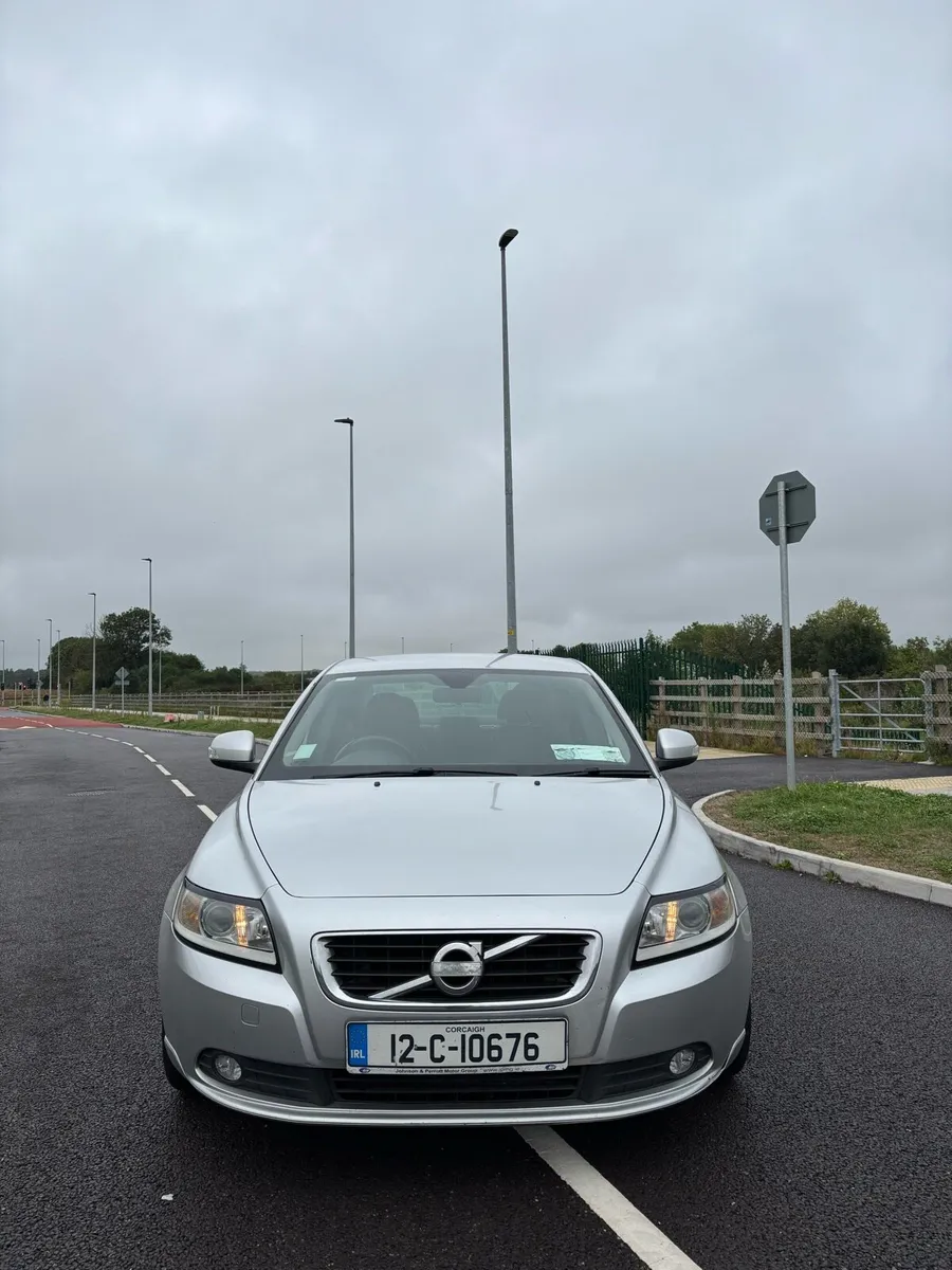 12 Volvo S40 D2 1.6 Diesel Service History - Image 4