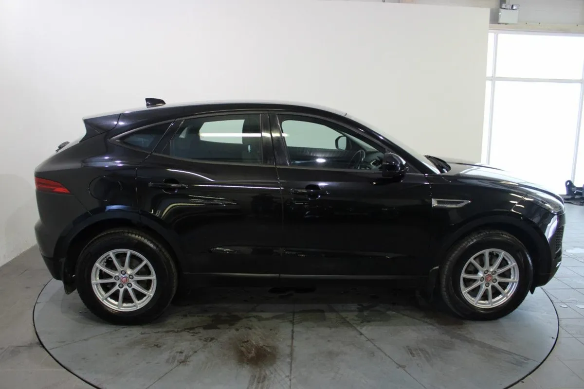 Jaguar E- PACE 2.0d I4 150 PS FWD Manual S - Image 3