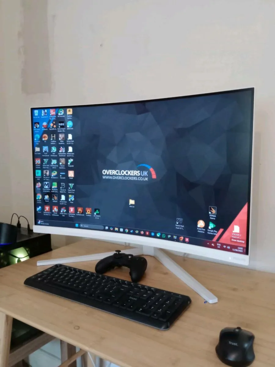 Philips 32" Monitor - Image 1