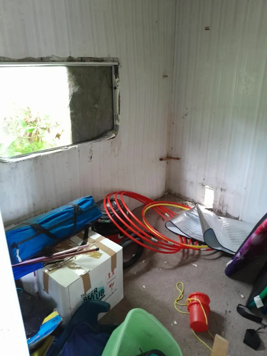 Caravan for spares or repair FREE TO TAKE AWAY - Image 4