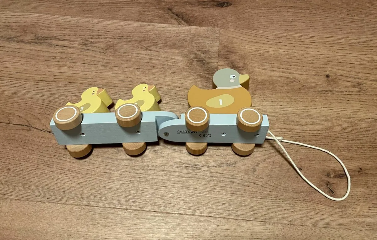 Wood Pull Along Ducks Toy - Image 1