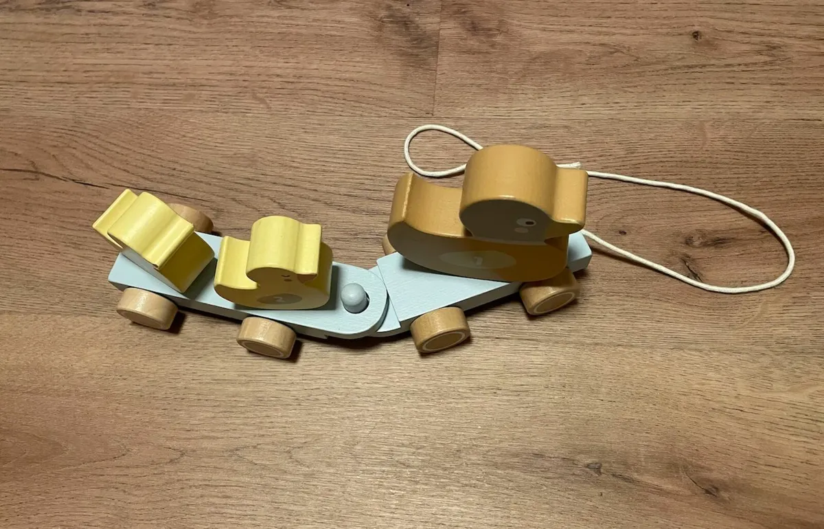 Wood Pull Along Ducks Toy - Image 2
