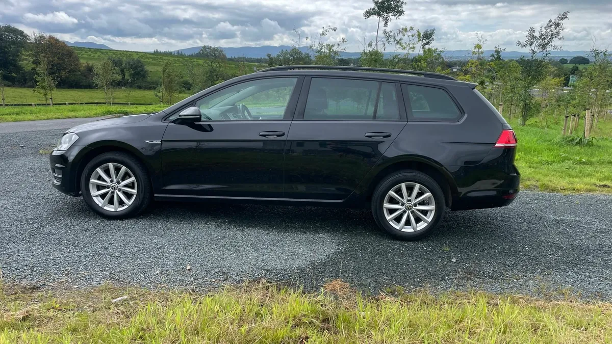 VW Golf Estate 1.6 TDI 110HP Blue Motion - Image 1