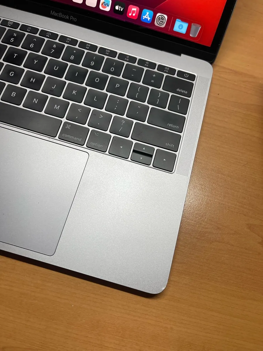 MacBook Pro 13 2017 i5 pro - Image 2