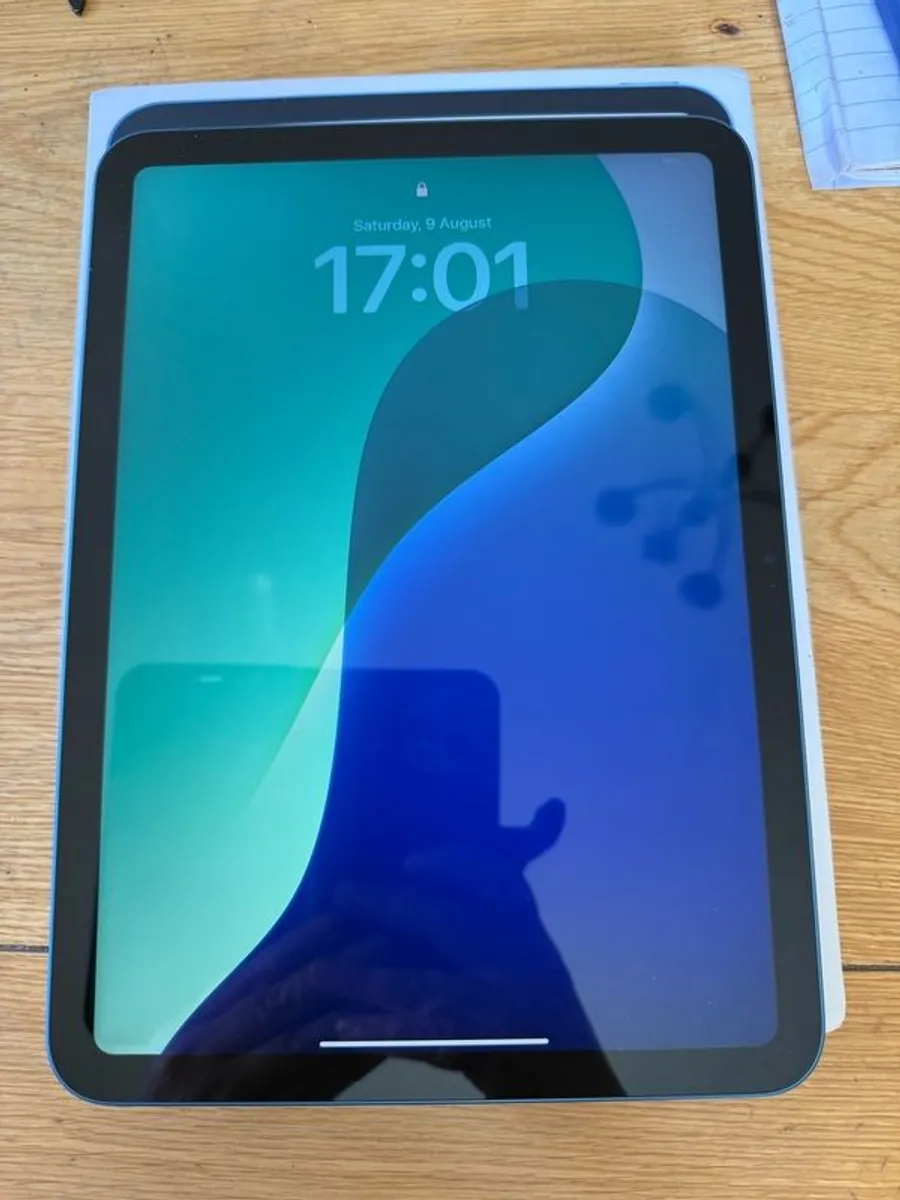 Ipad A16 (2025) 128gb - Image 1