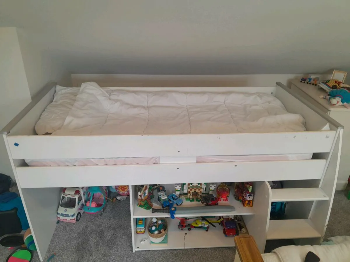 Bed - Image 2
