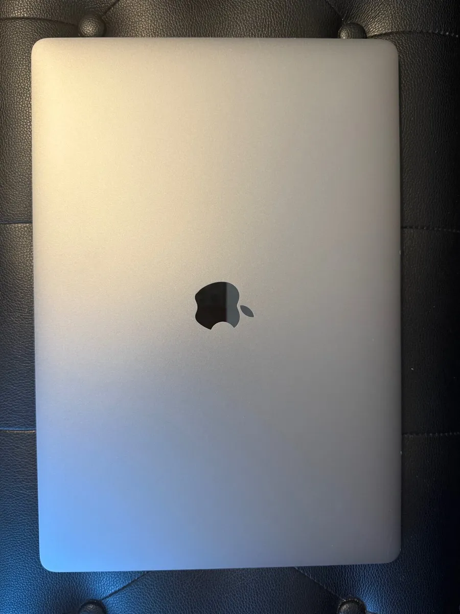 MacBook Pro 15" 2019 i9/16GB/512SSD/176c - Image 4