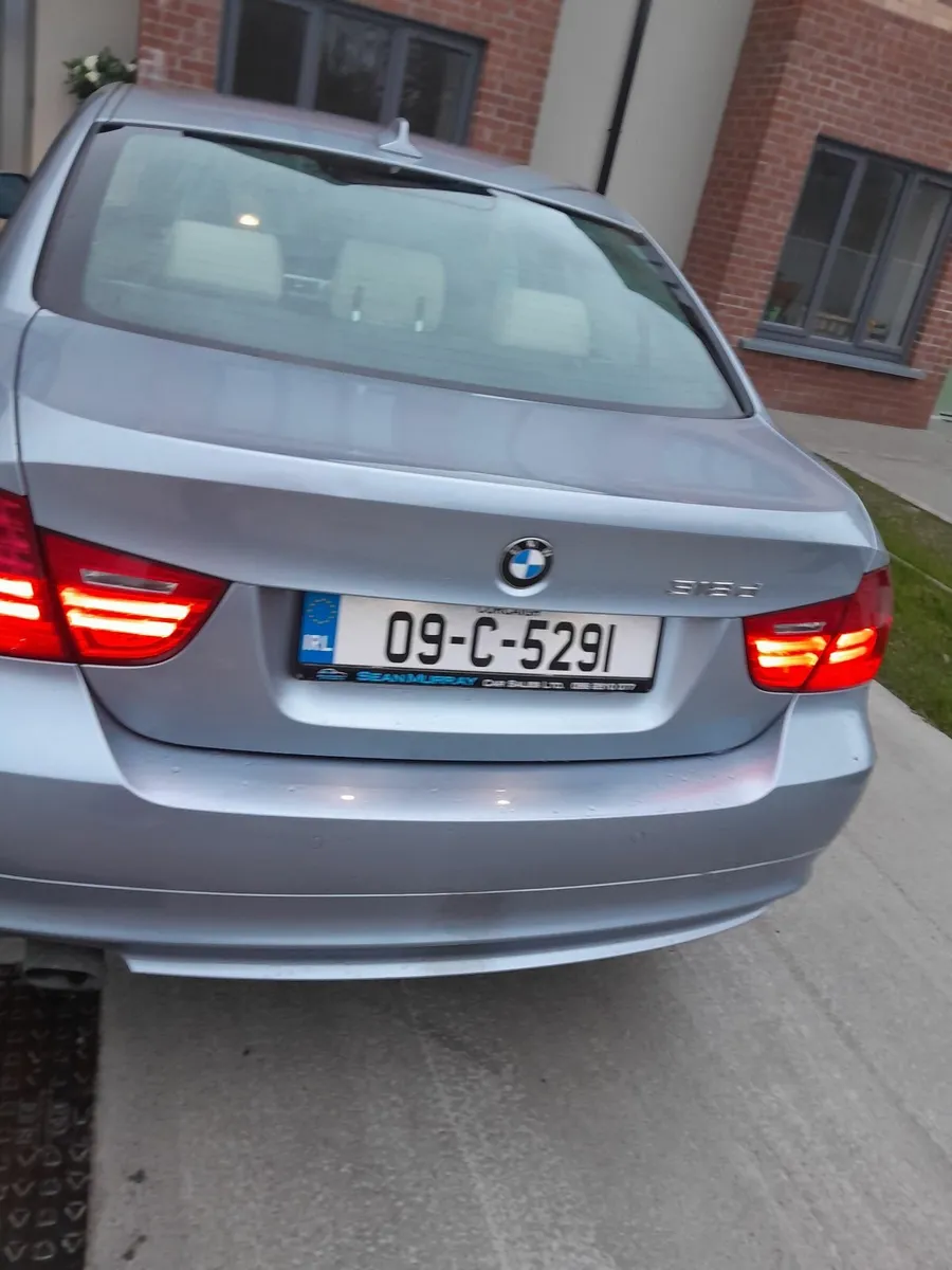 BMW 3-Series 2009 - Image 1