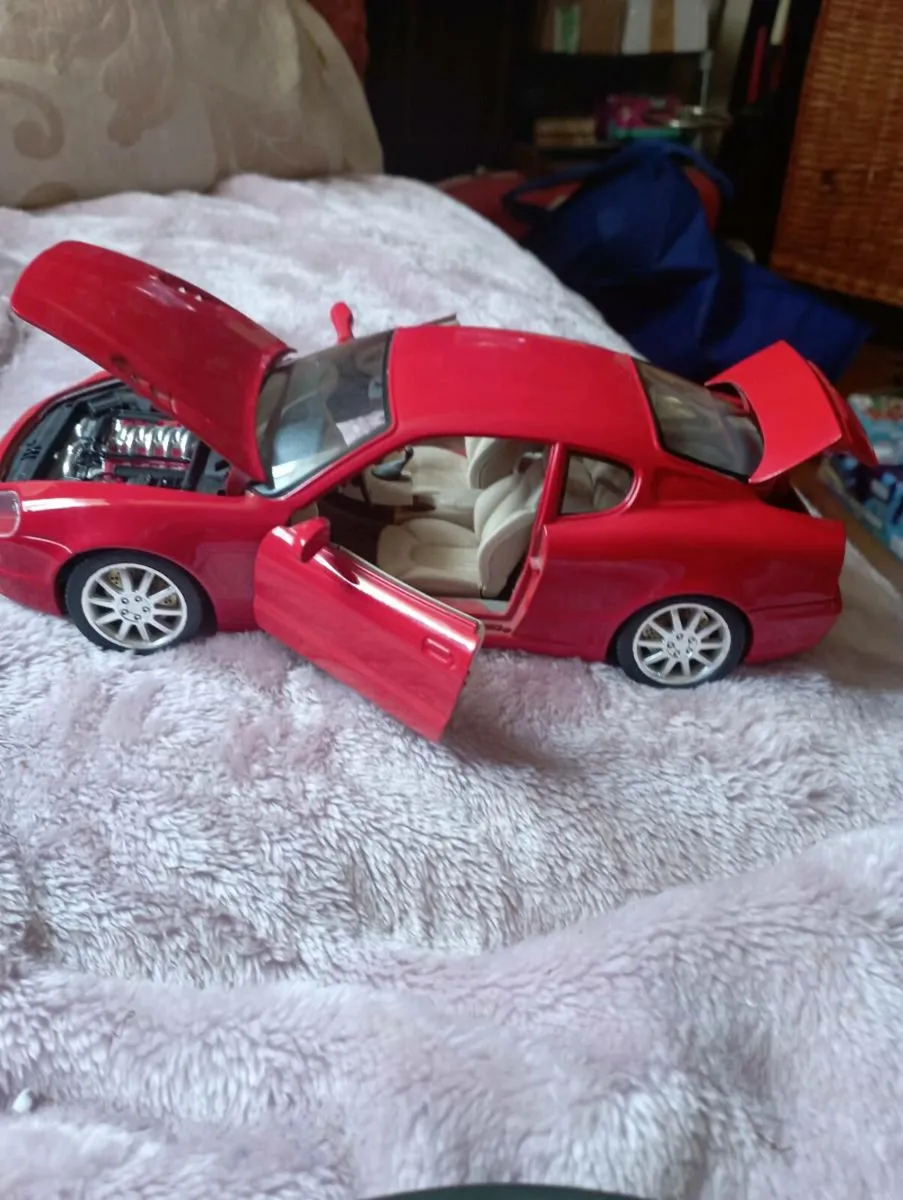 BbURAGO MASERATI 3200GT 1998 DIE -CAST SPORT CARS. - Image 3