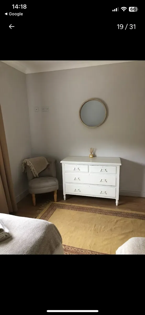 Various pieces of furniture - Image 1