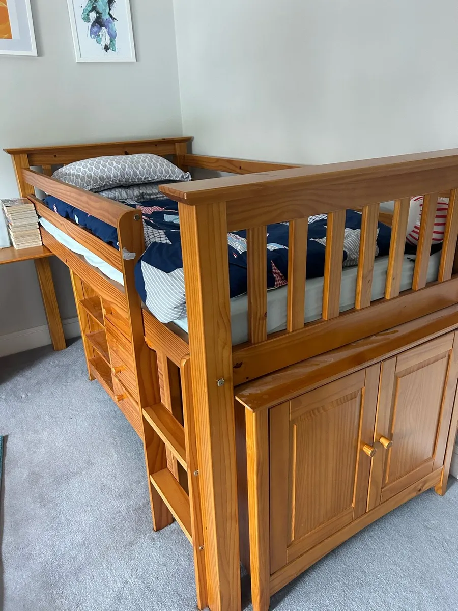 kids bed - Image 1