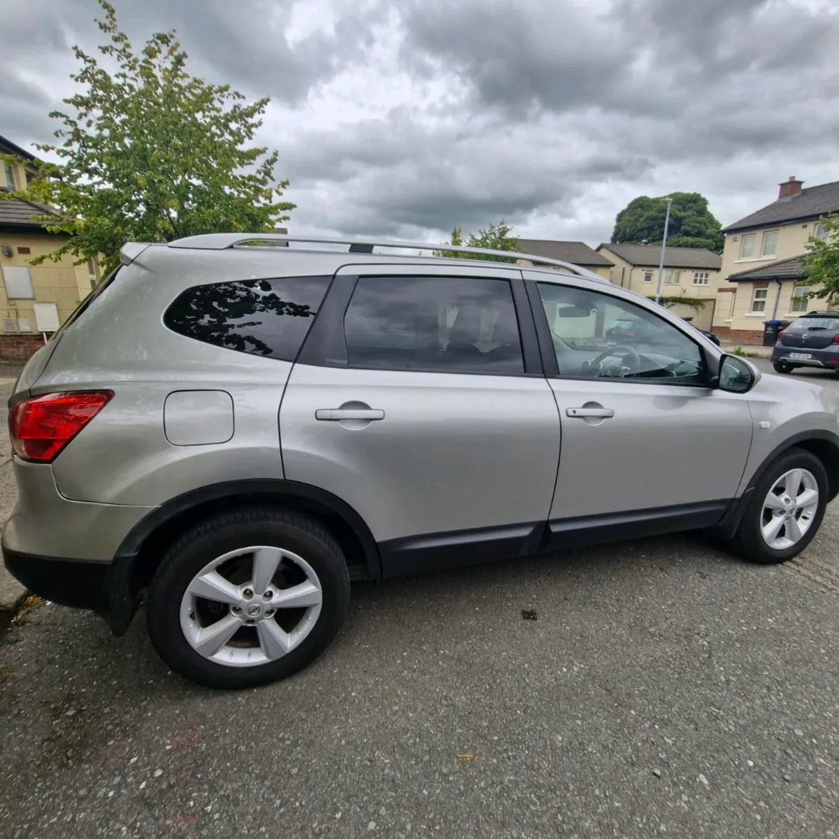 7 seater Nissan Qashqai 2010 - Image 2