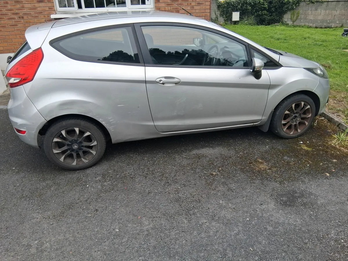 Ford Fiesta 2010 - Image 4