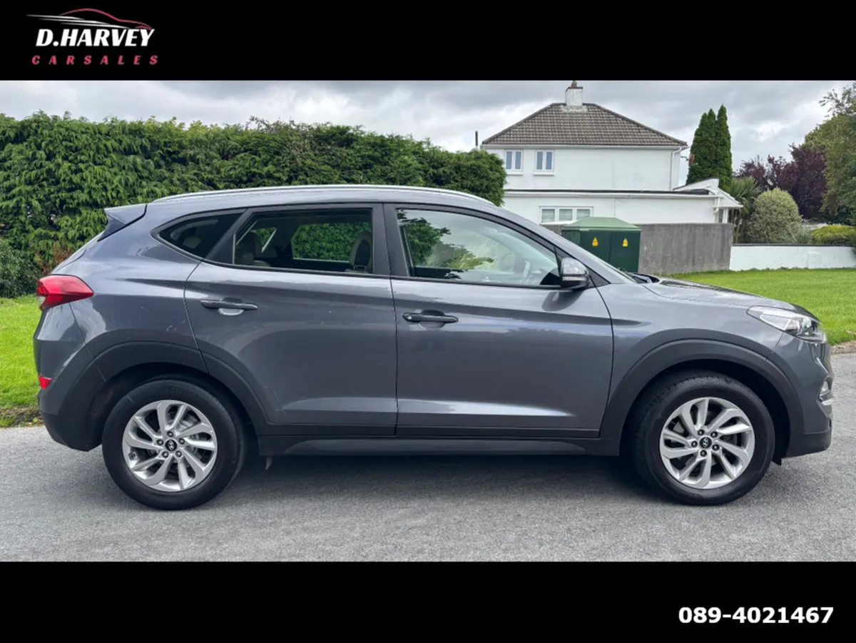 Hyundai Tucson 1.7D SE NAV**Full Leather**Low Mile - Image 2
