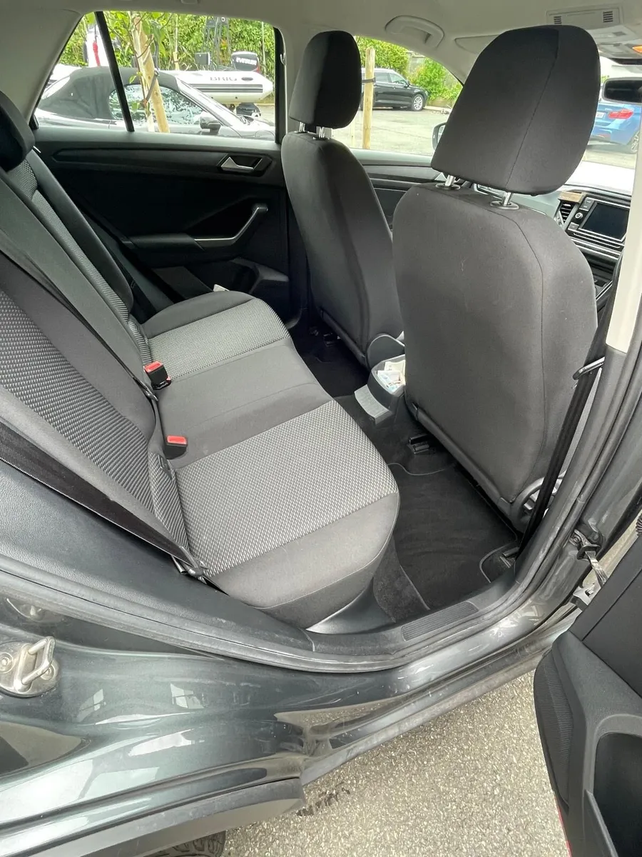 Car - Image 3