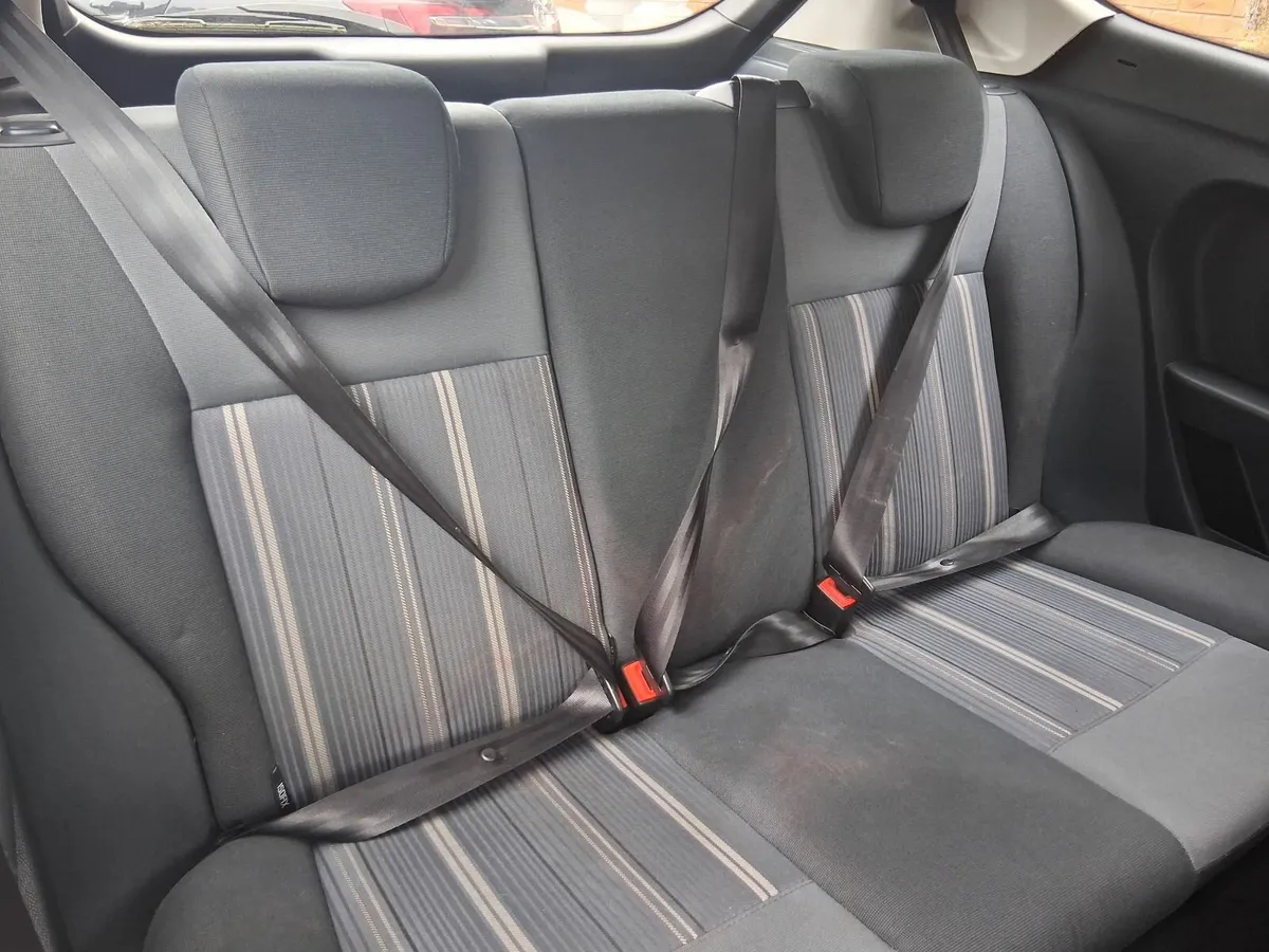 Ford Fiesta 2010 - Image 2