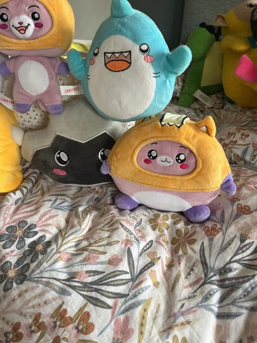Lanky box plushies - Image 3