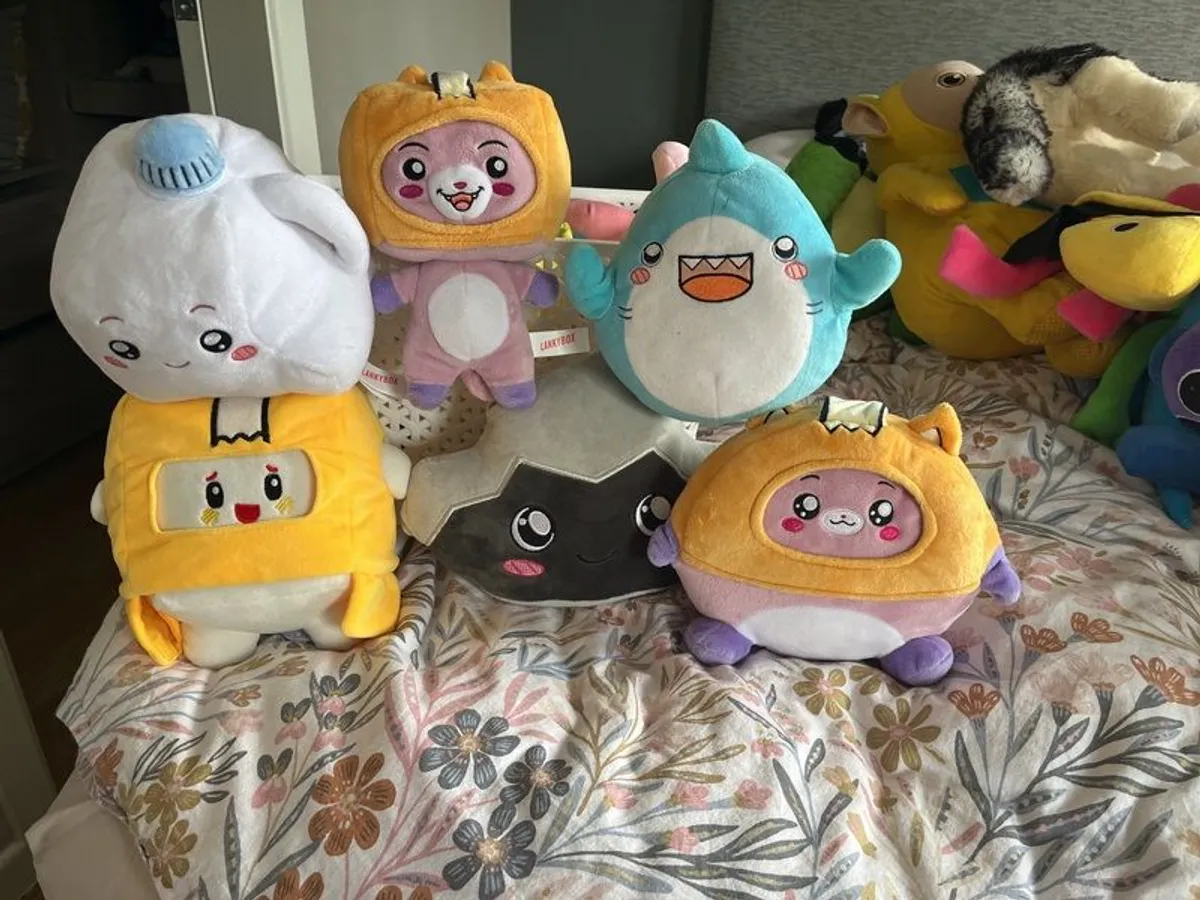 Lanky box plushies - Image 4