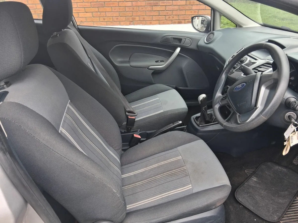Ford Fiesta 2010 - Image 3