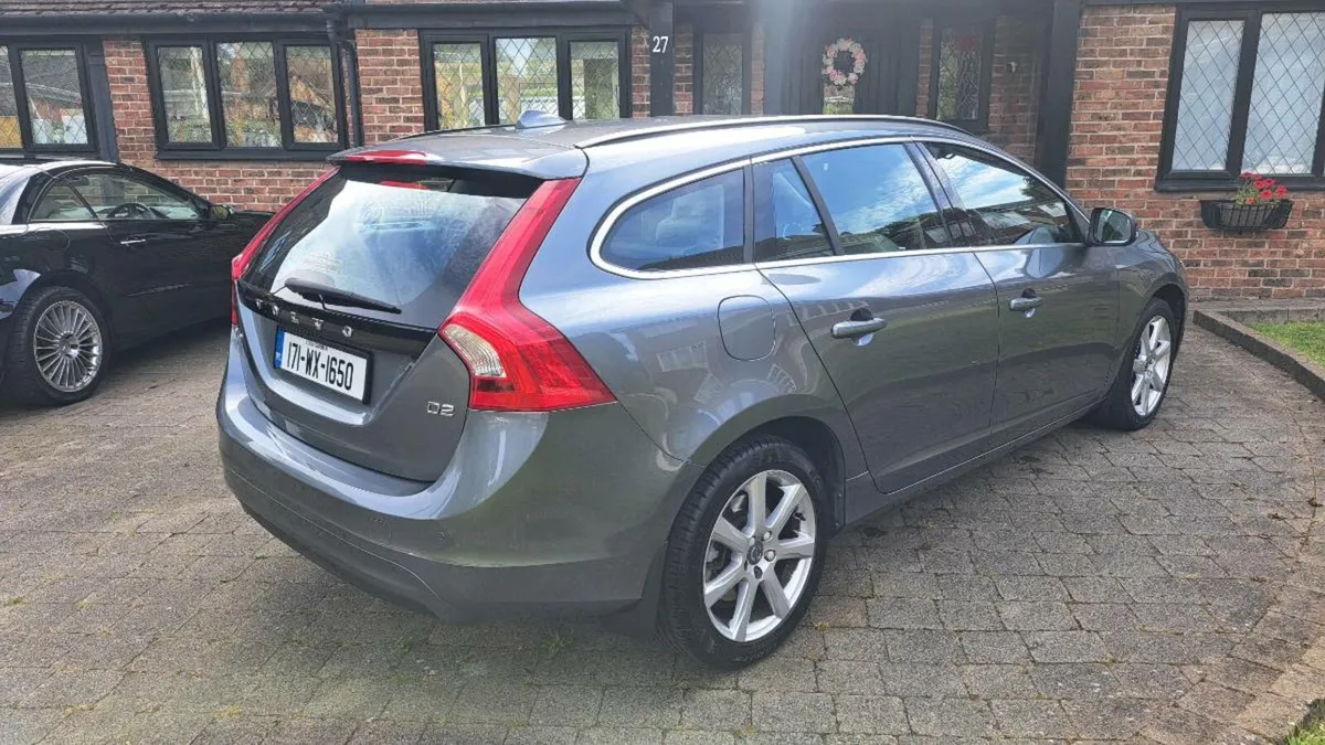 VOLVO V60 D2 ESTATE 2017 ONLY 136000 KLMS - Image 4