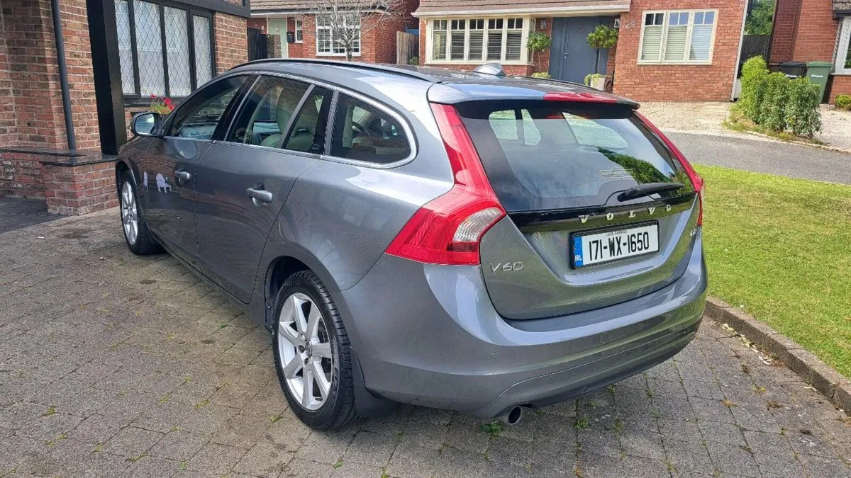 VOLVO V60 D2 ESTATE 2017 ONLY 136000 KLMS - Image 1