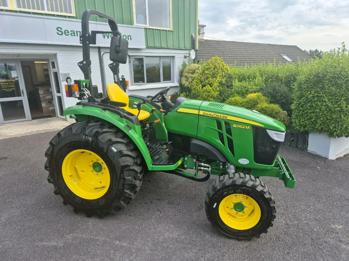 John Deere 4052M - Image 2