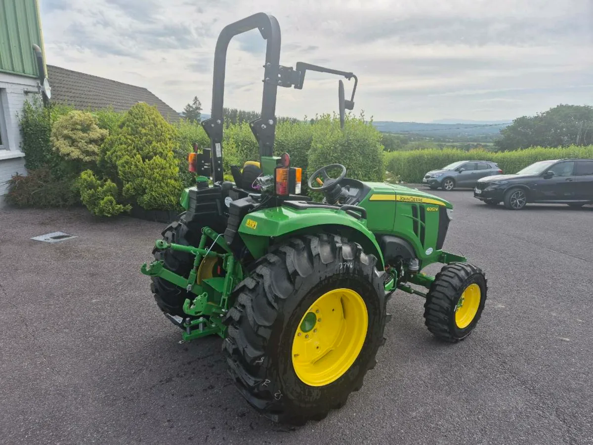 John Deere 4052M - Image 3