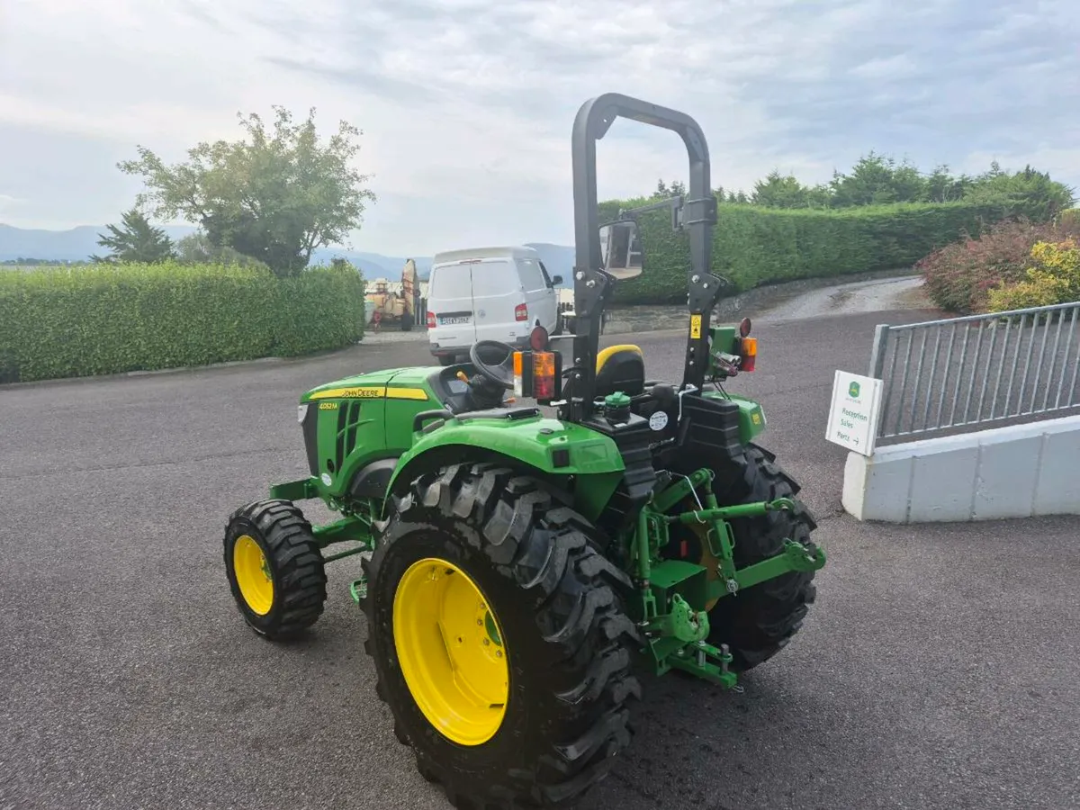 John Deere 4052M - Image 4
