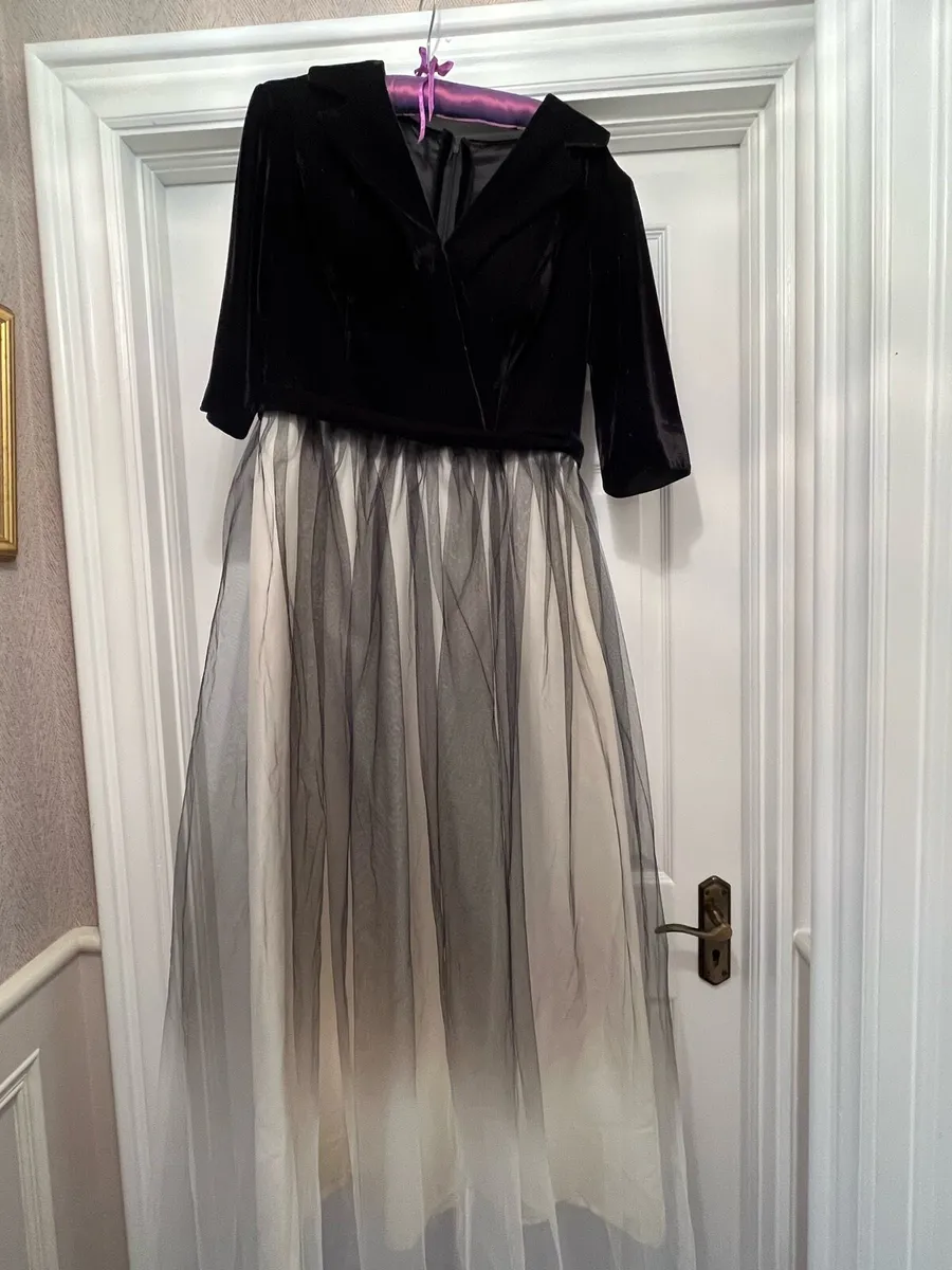 Ladies evening dresses - Image 4