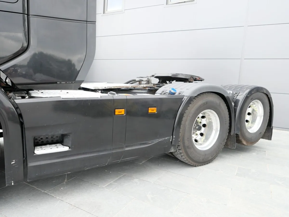 Scania S500 N/G Highline  6x2 Tag Auto gearbox - Image 4