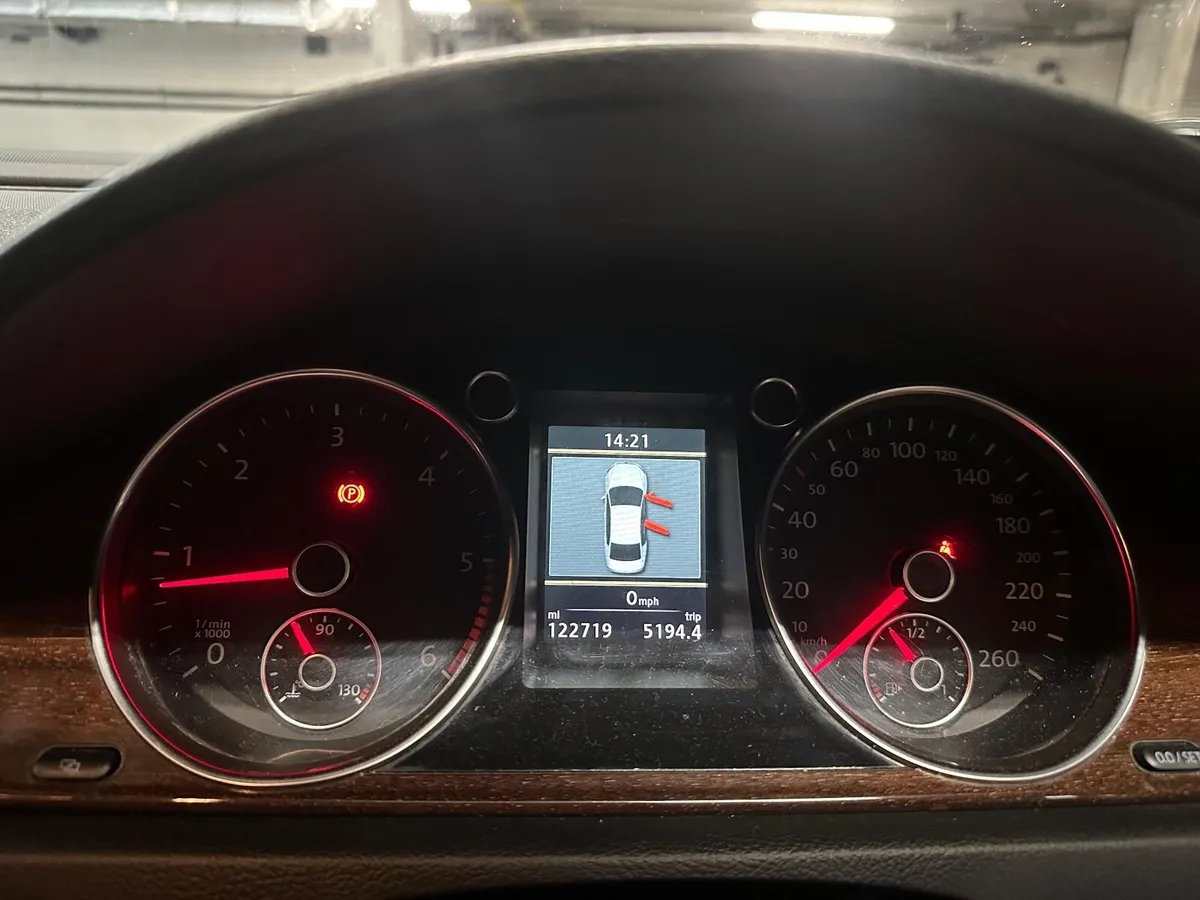 Volkswagen Passat 2012 - Image 3