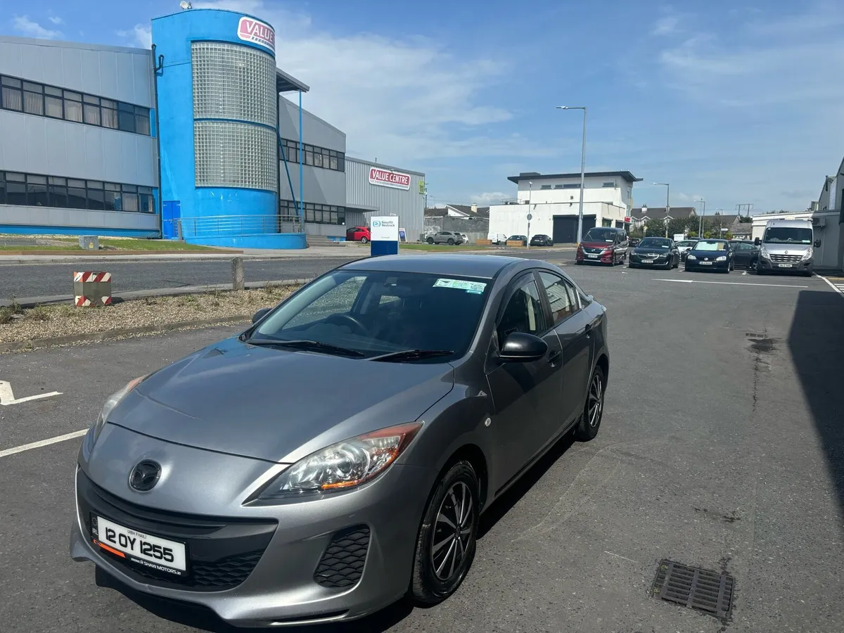 12 Mazda 3 - Image 2